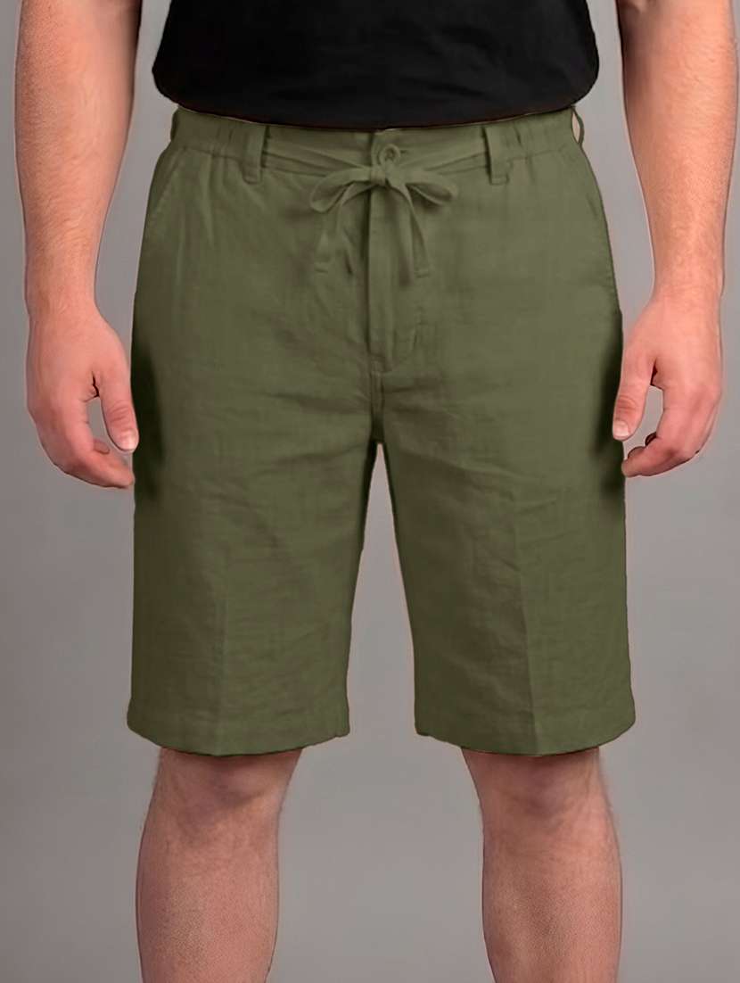 men solid mid rise regular fit shorts