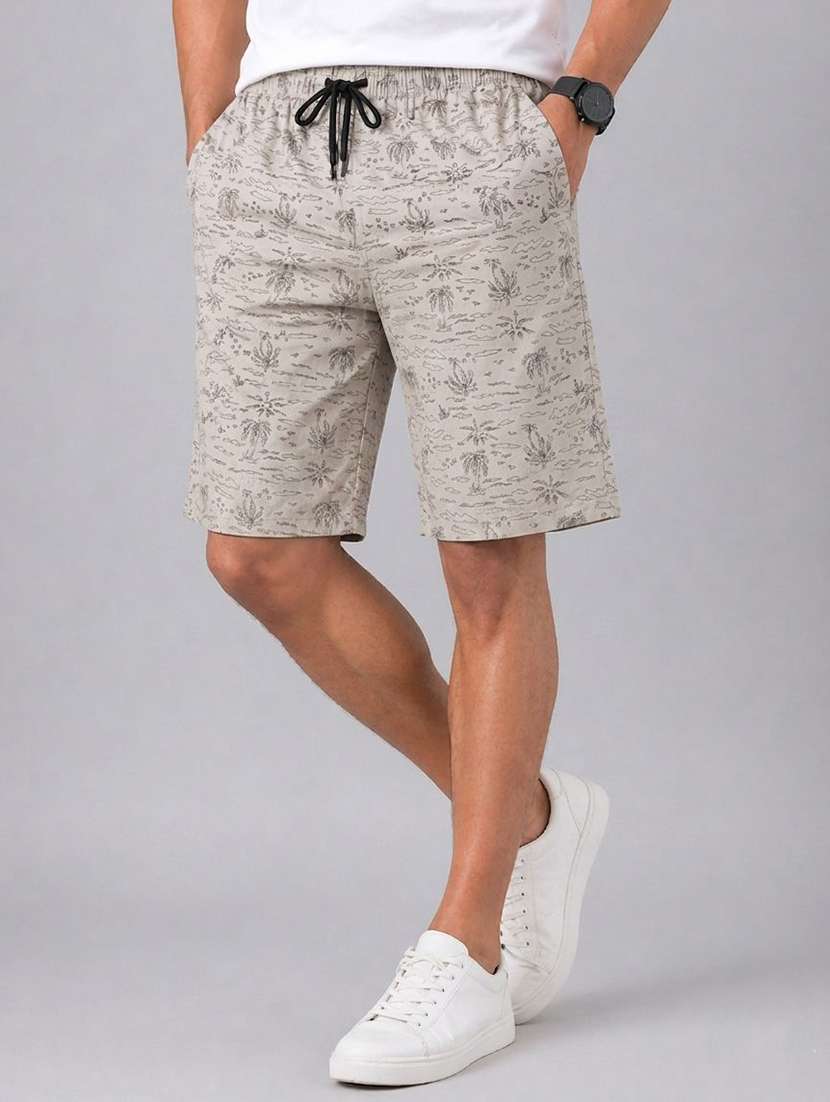 men printed mid rise regular fit shorts