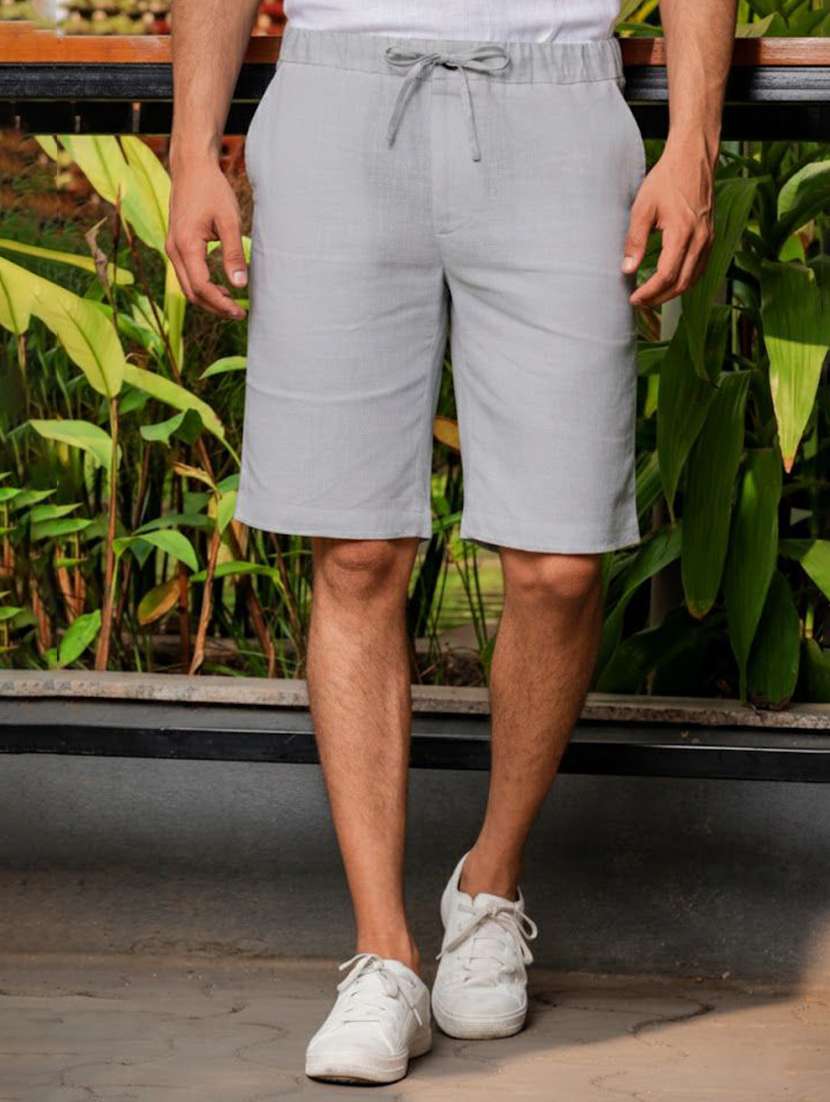 men solid mid rise regular fit shorts