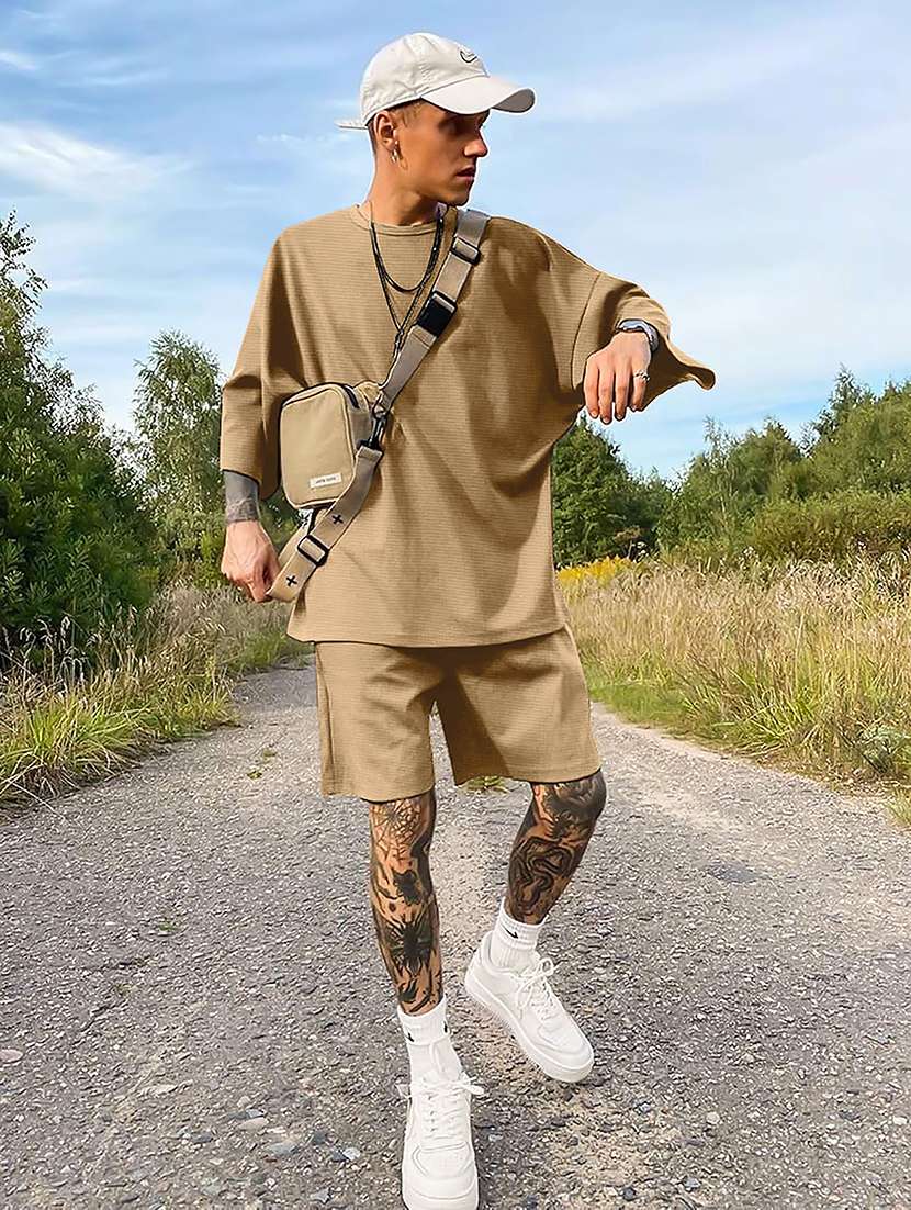 men textured short sleeves t-shirt and shorts co-ord set