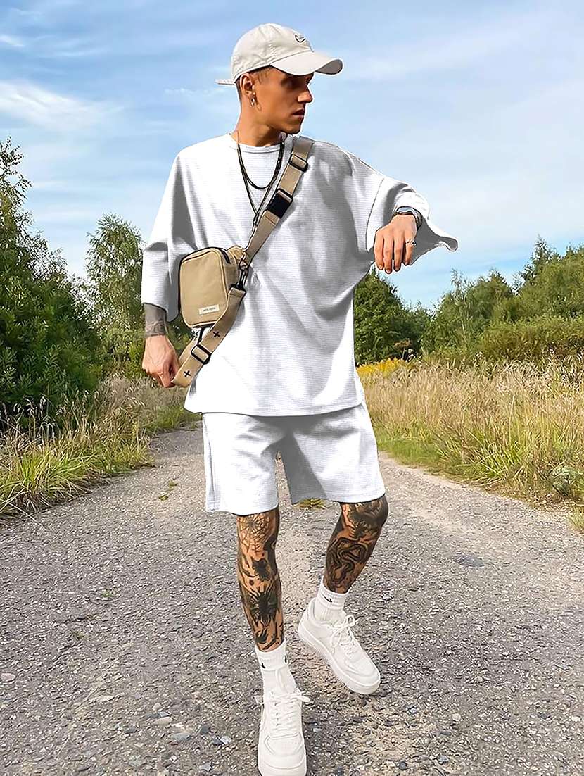 men textured short sleeves t-shirt and shorts co-ord set