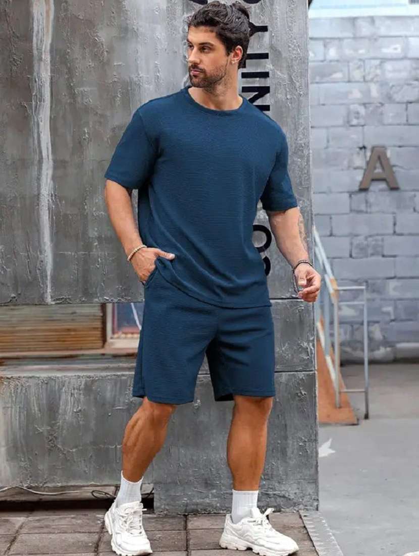 men textured short sleeves t-shirt and shorts co-ord set