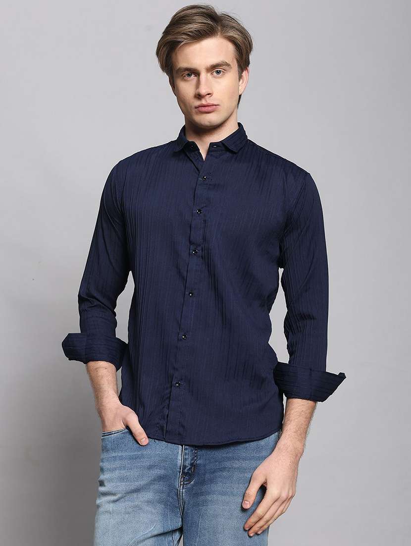 men textured long sleeves casual shirt