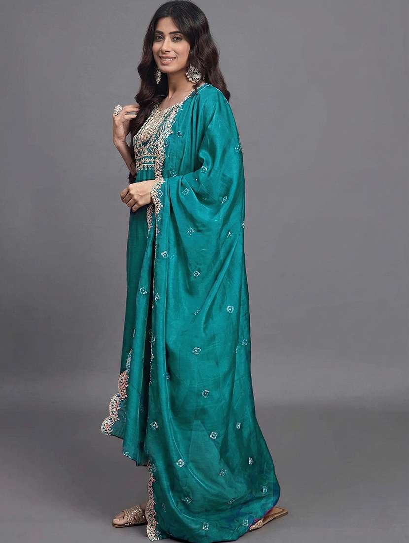 women embroidered three quarter sleeves kurta pant set with dupatta - 22571071 -  Standard Image - 3