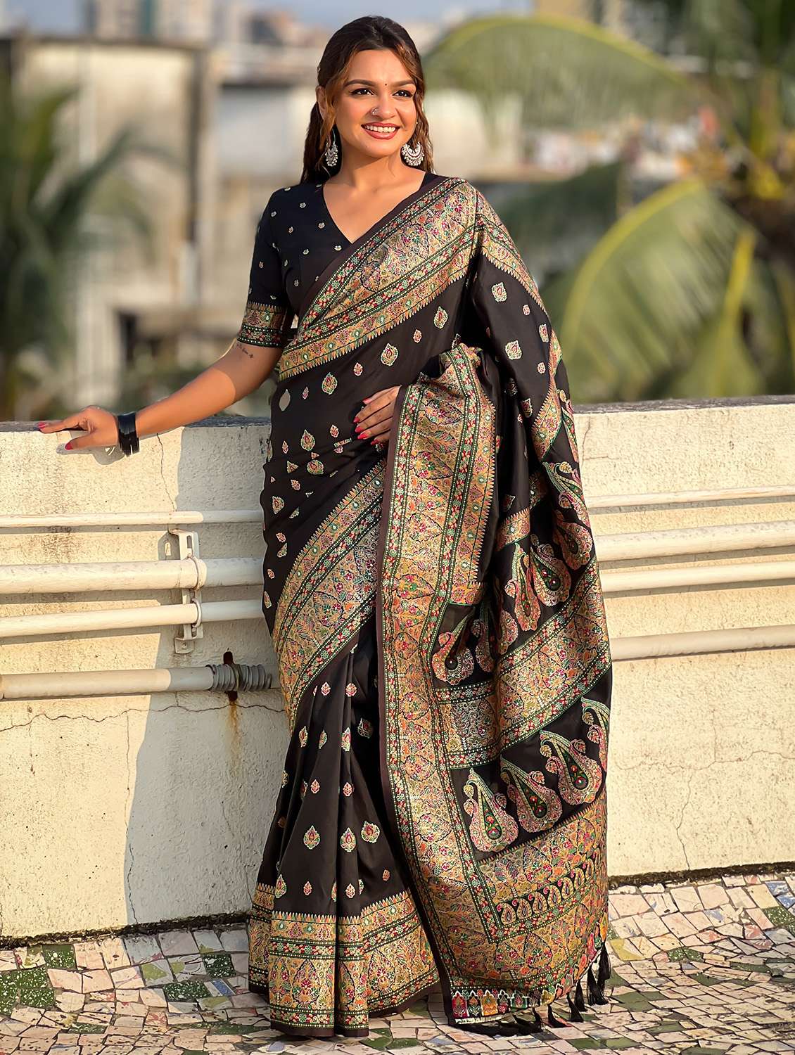 women self design pashmina silk saree with blouse