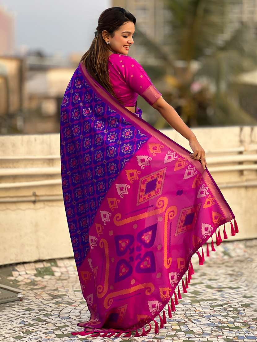 women self design patola saree with blouse - 22571116 -  Standard Image - 3