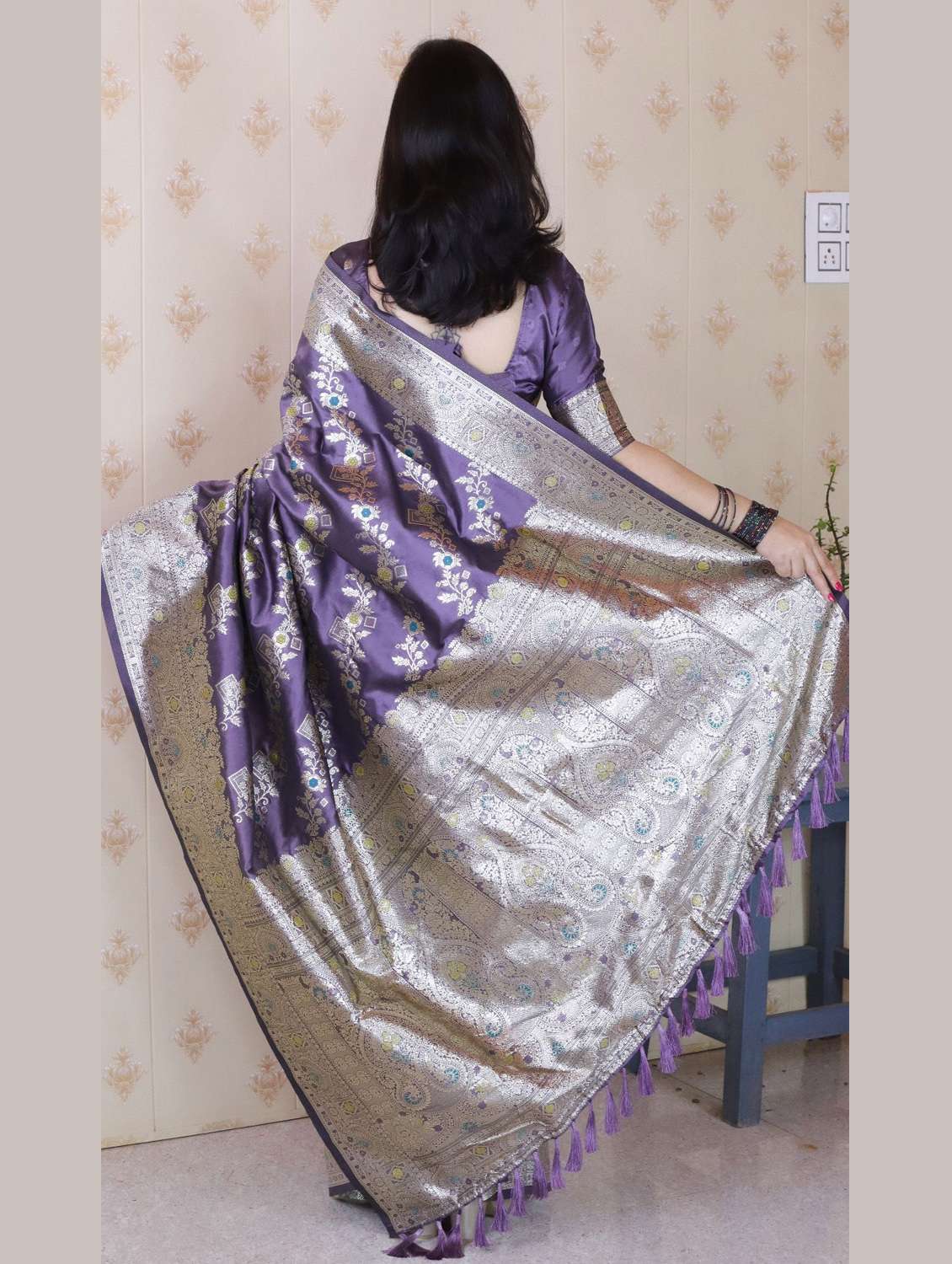 women self design banarasi saree with blouse - 22571197 -  Standard Image - 3