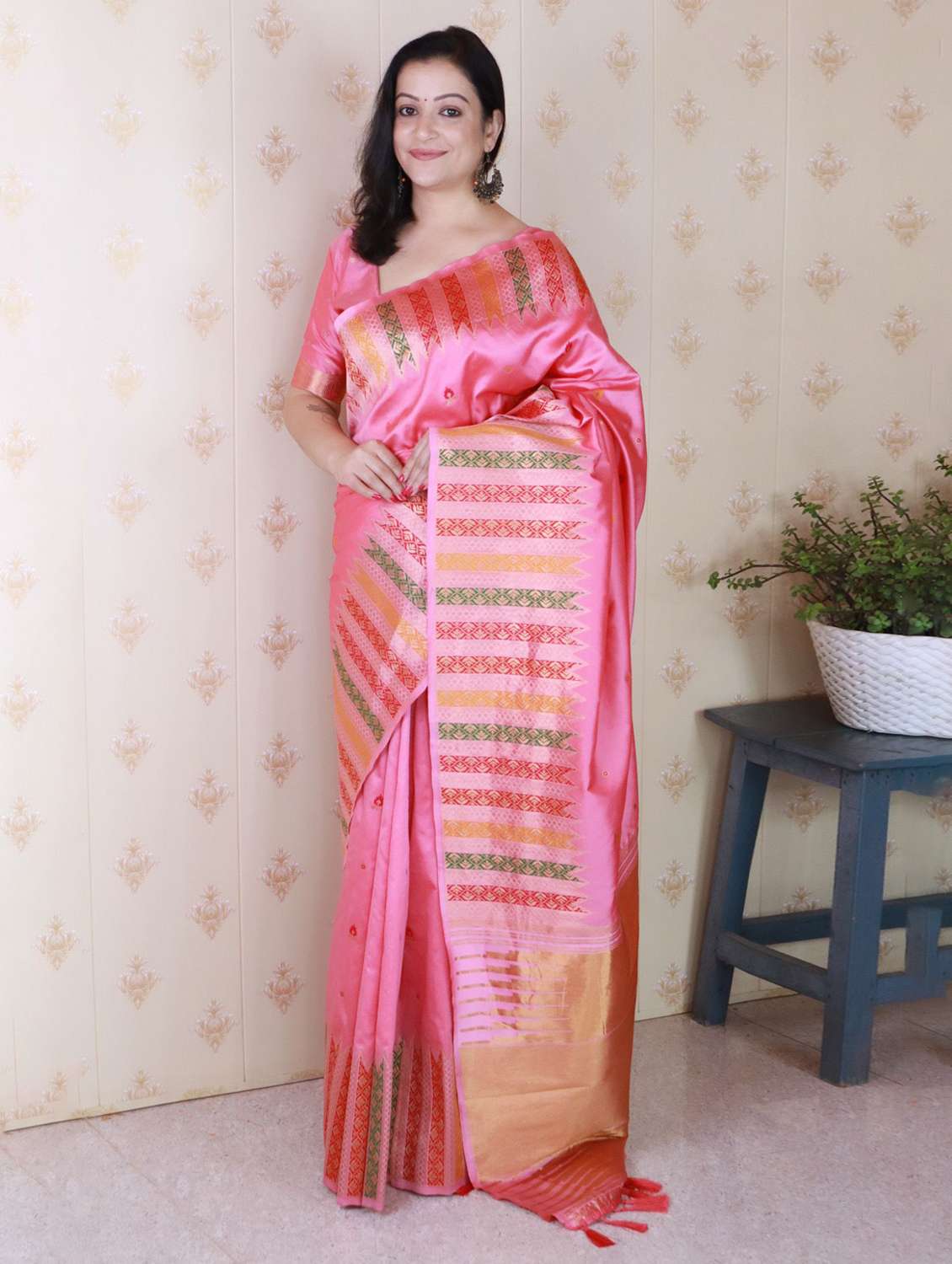 women self design banarasi saree with blouse