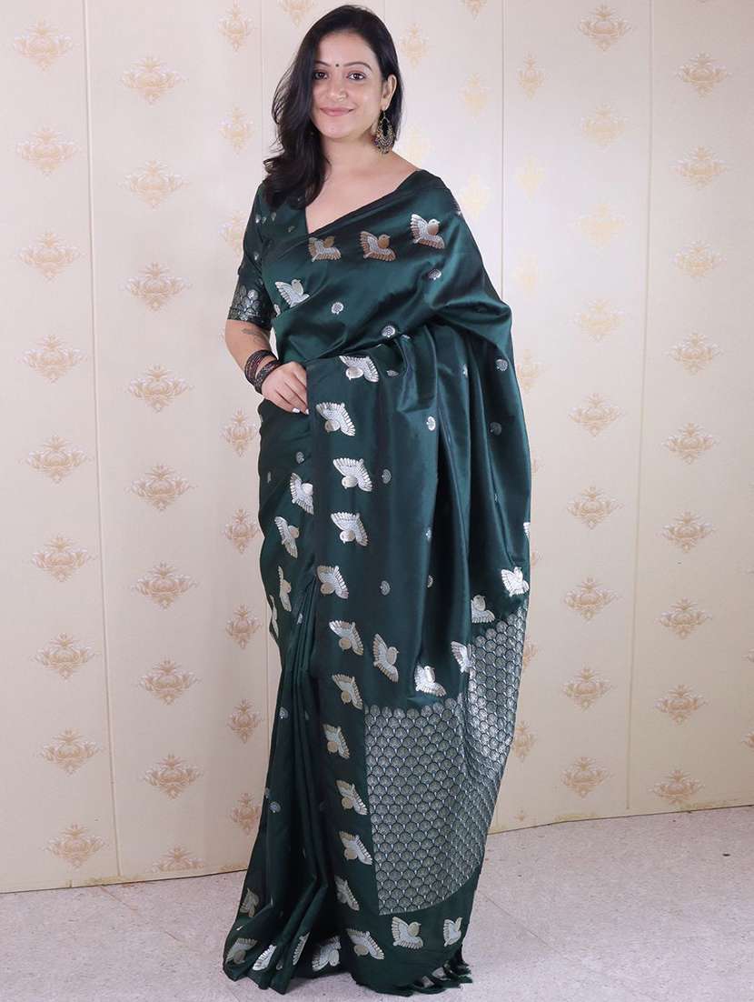 women self design banarasi saree with blouse
