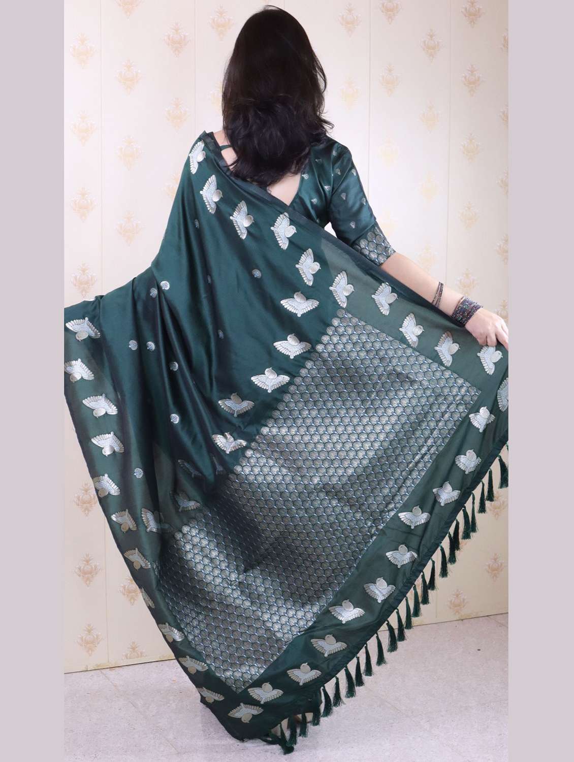 women self design banarasi saree with blouse - 22571436 -  Standard Image - 3