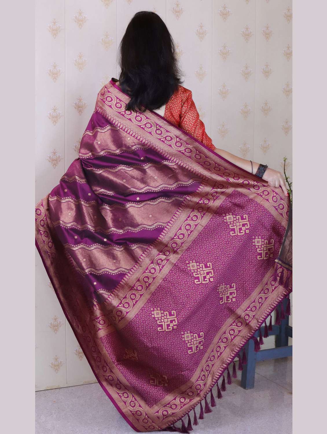 women self design banarasi saree with blouse - 22571450 -  Standard Image - 3