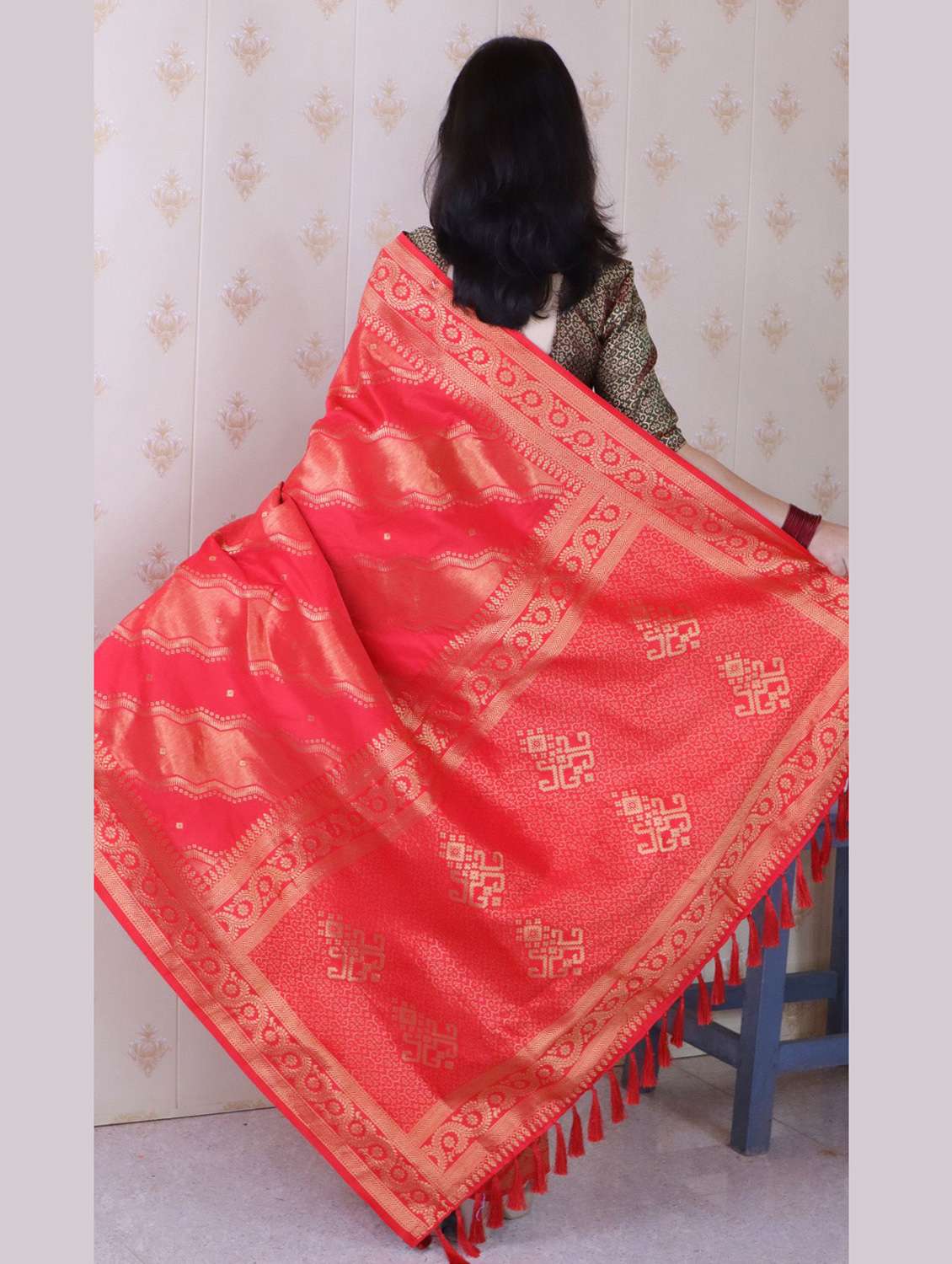 Women Self Design Banarasi Saree With Blouse - 22571452 -  Standard Image - 3