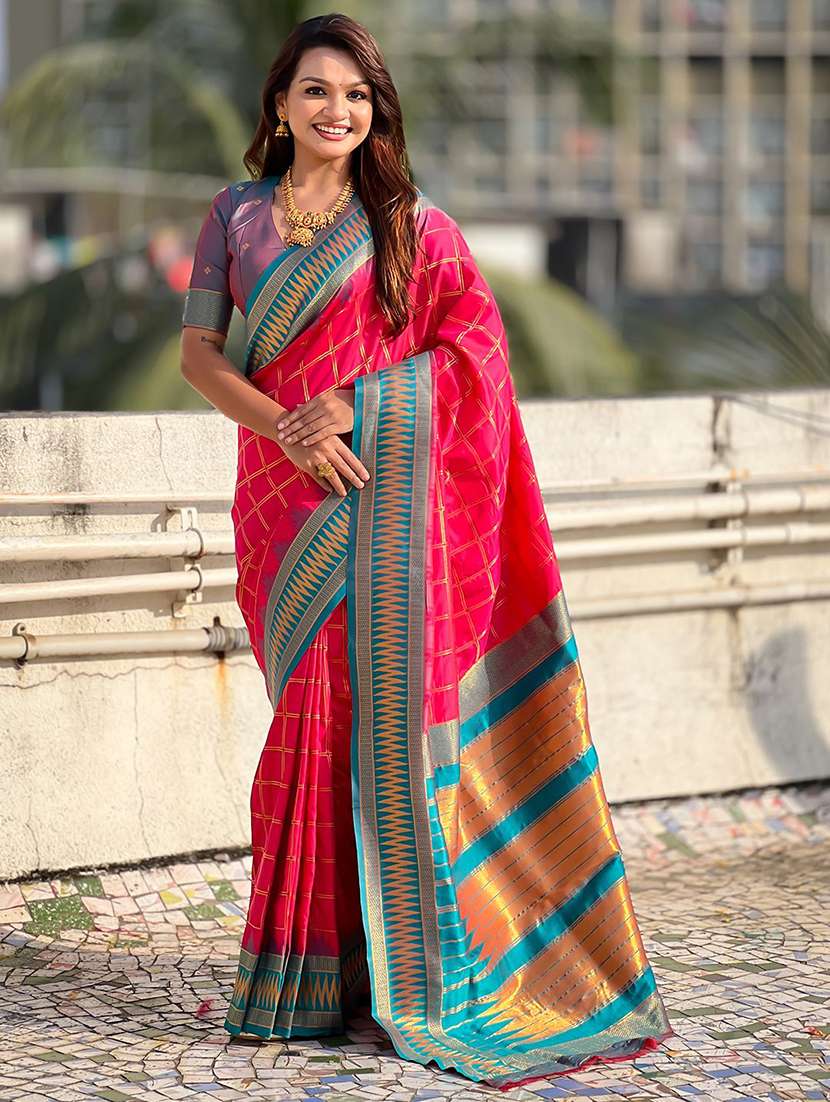 women checkered bordered saree with blouse