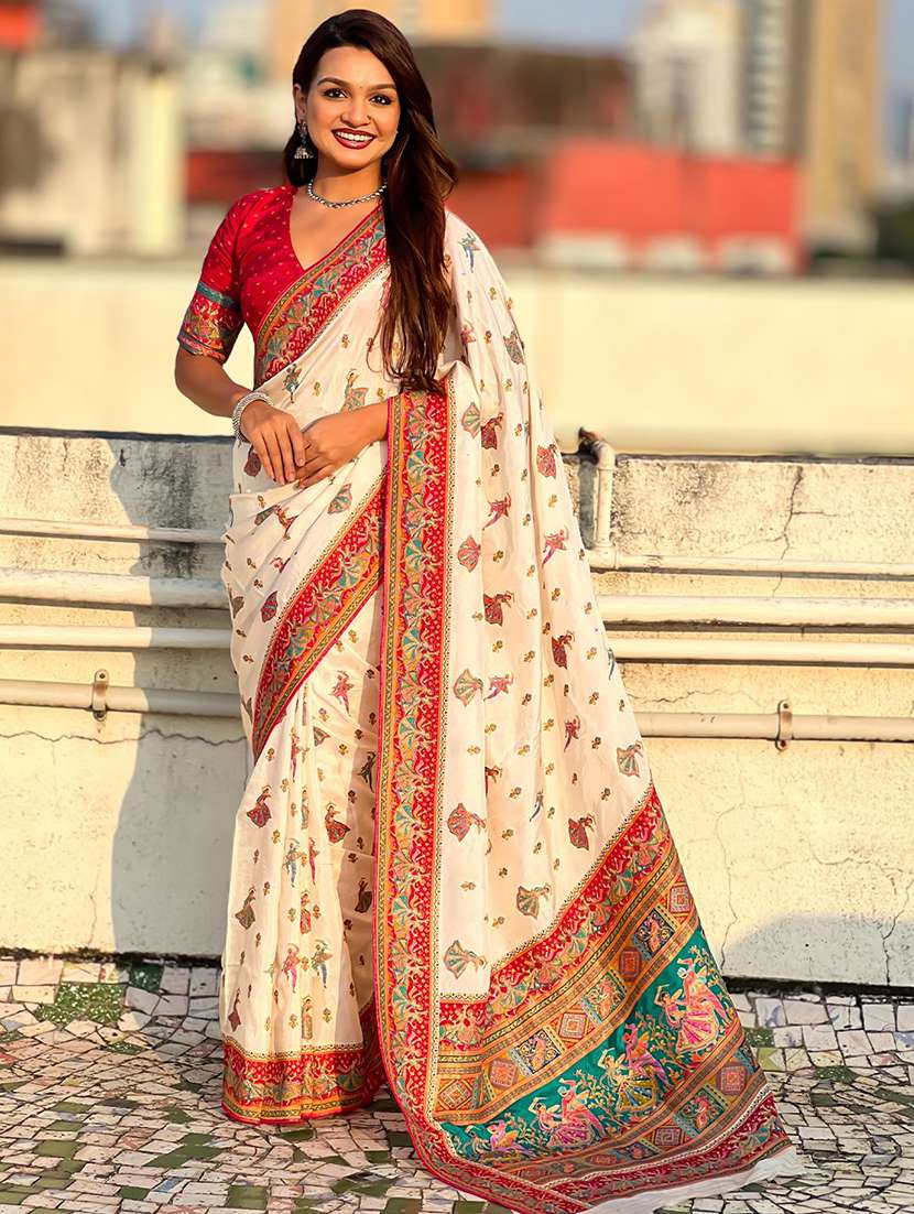 women self design bordered saree with blouse