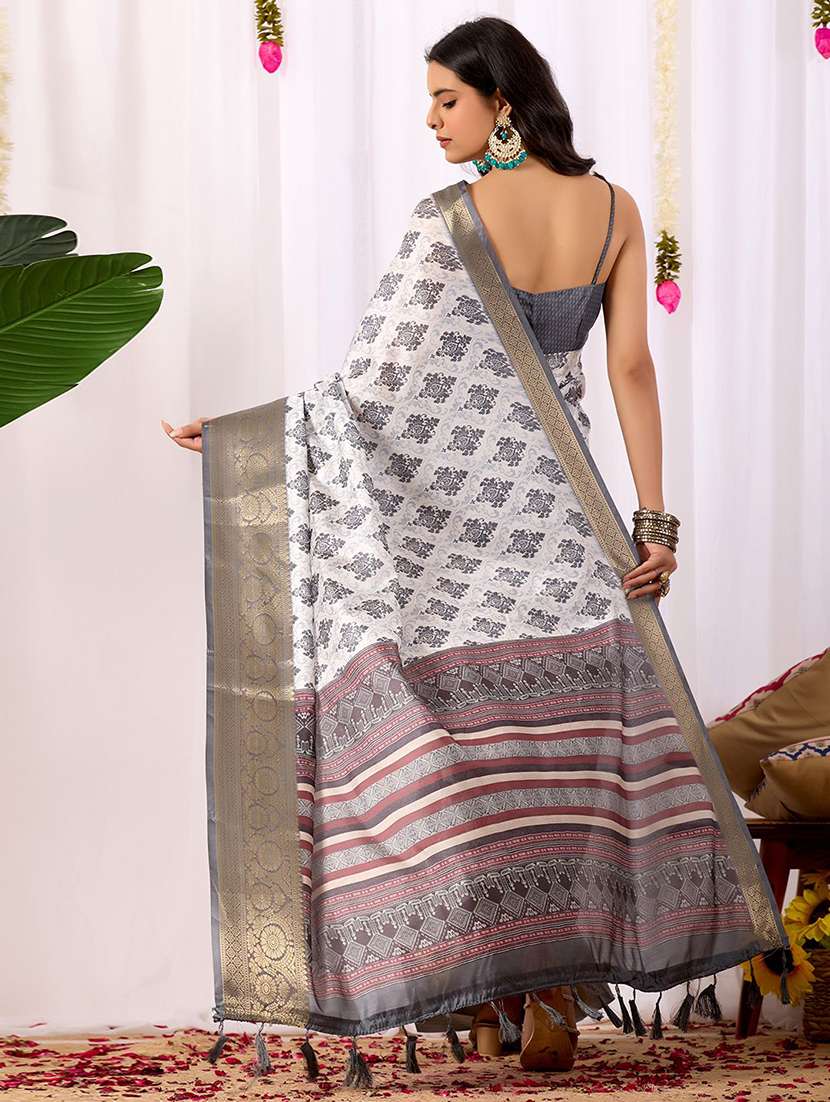 women printed bordered saree with blouse - 22571828 -  Standard Image - 3