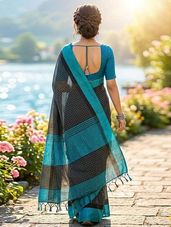Women Checkered Handloom Saree With Blouse - 22572072 -  Standard Image - 3