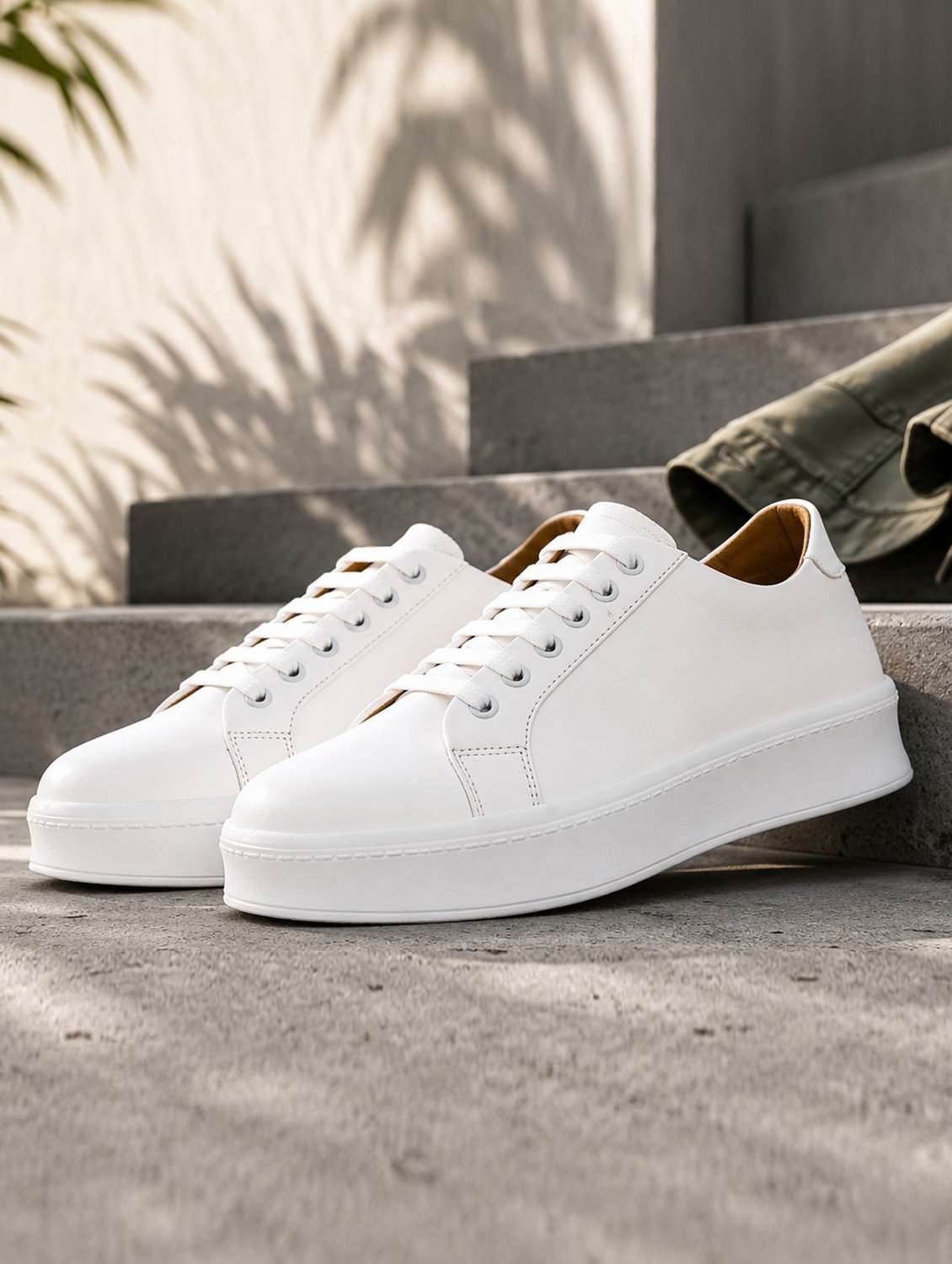 men solid lace up sneakers