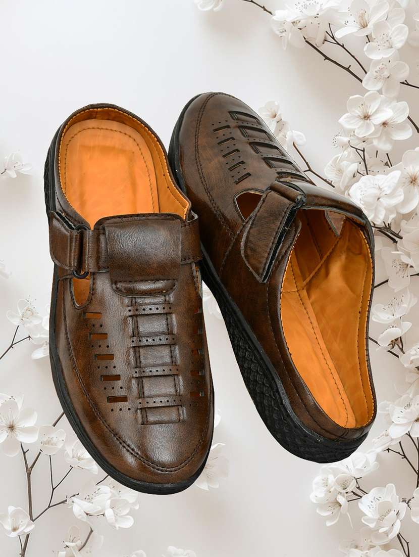 men textured slip on sandal