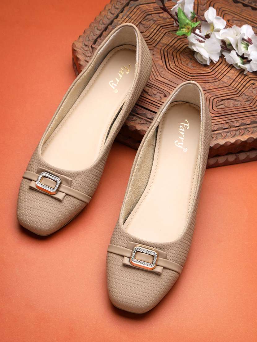 women textured slip on ballerina