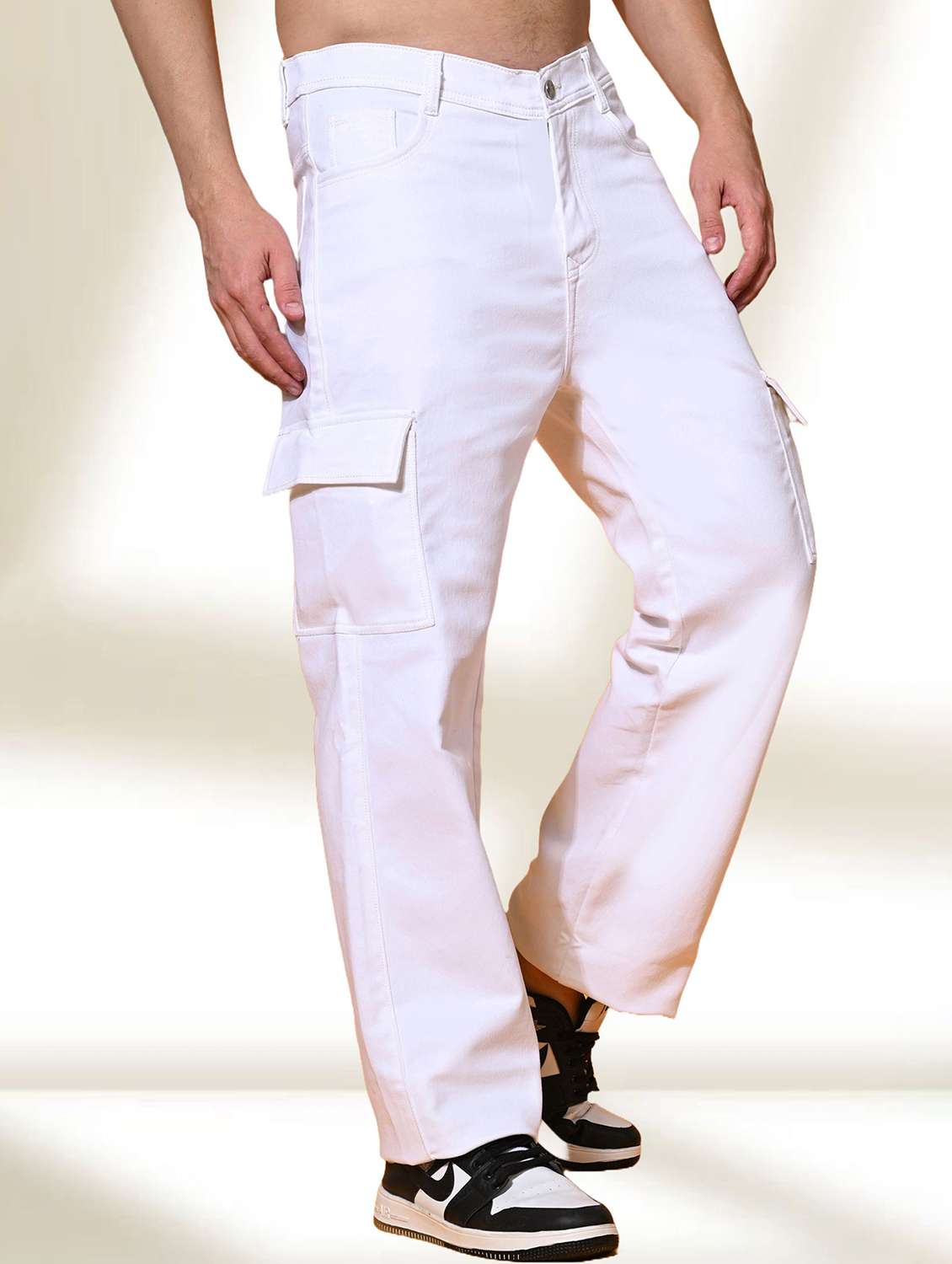 men solid mid rise cargo jeans