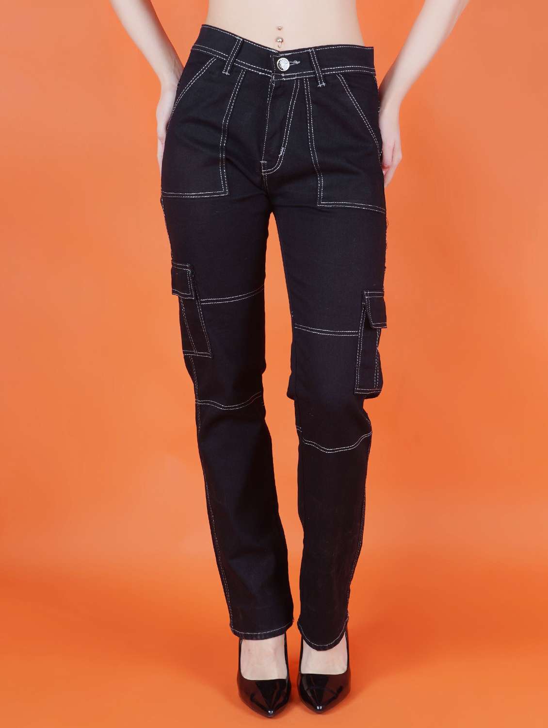 women solid mid rise regular fit cargo jeans