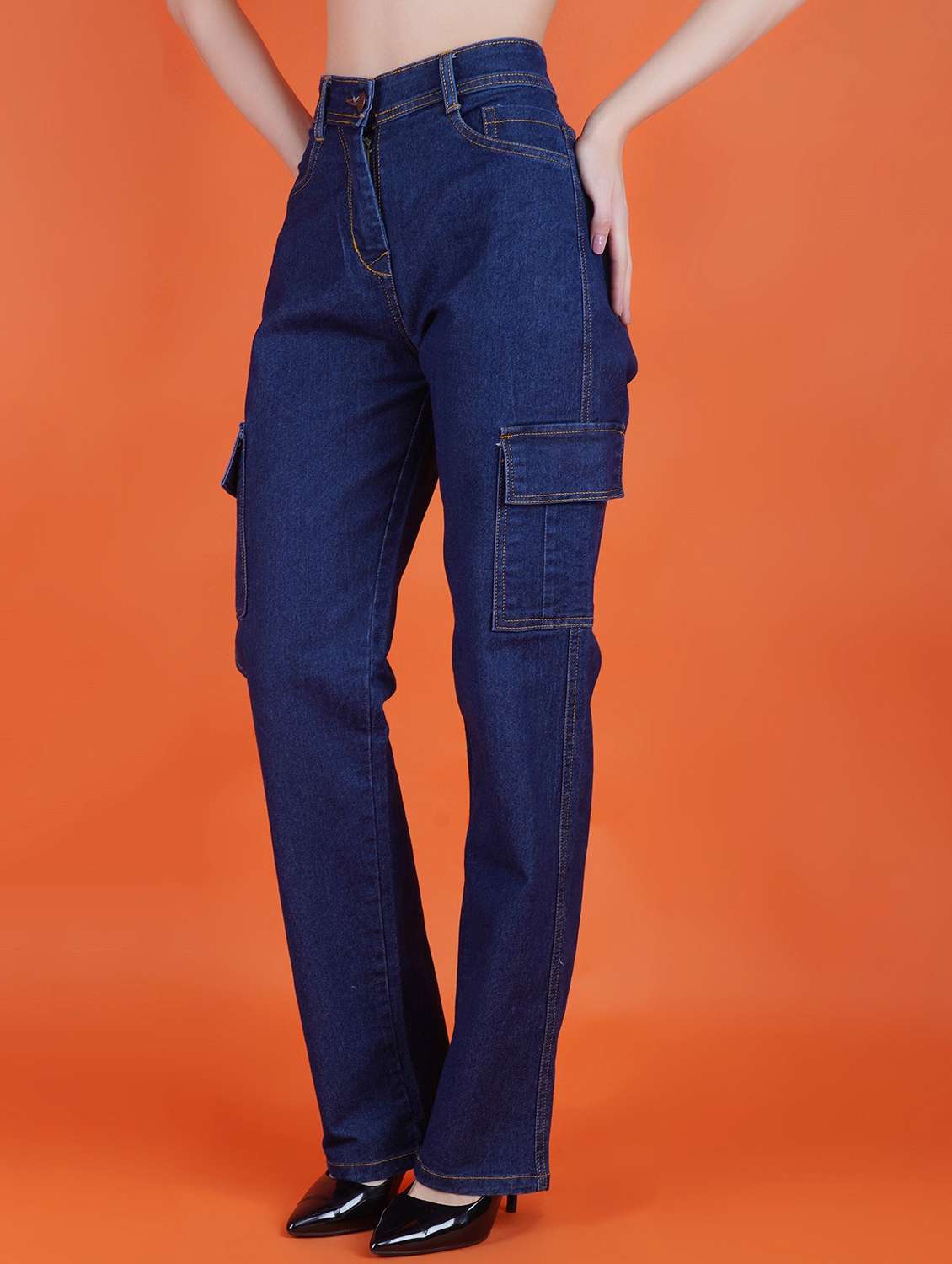 women solid mid rise regular fit cargo jeans
