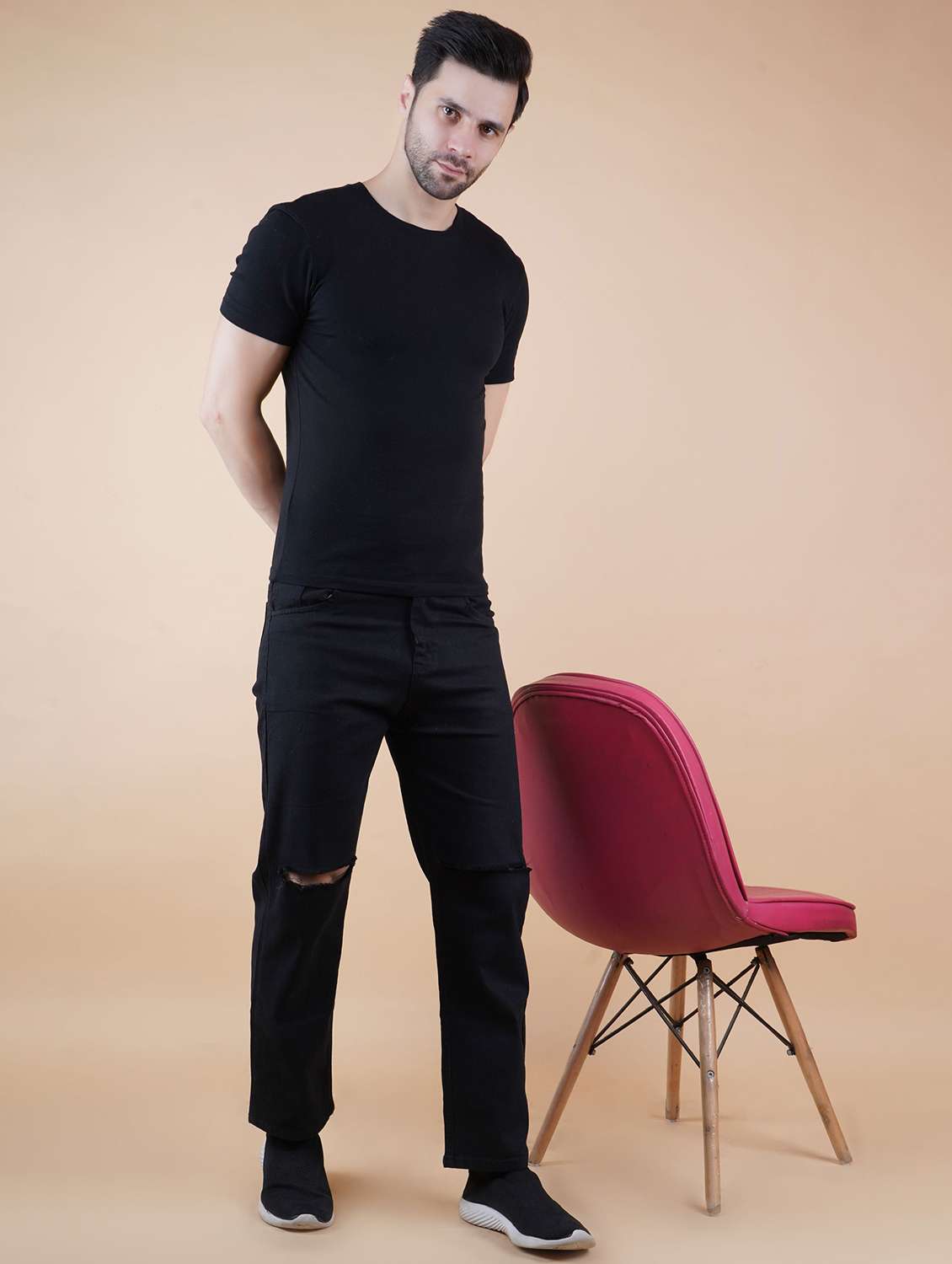 men slashed knee straight jeans - 22575594 -  Standard Image - 3