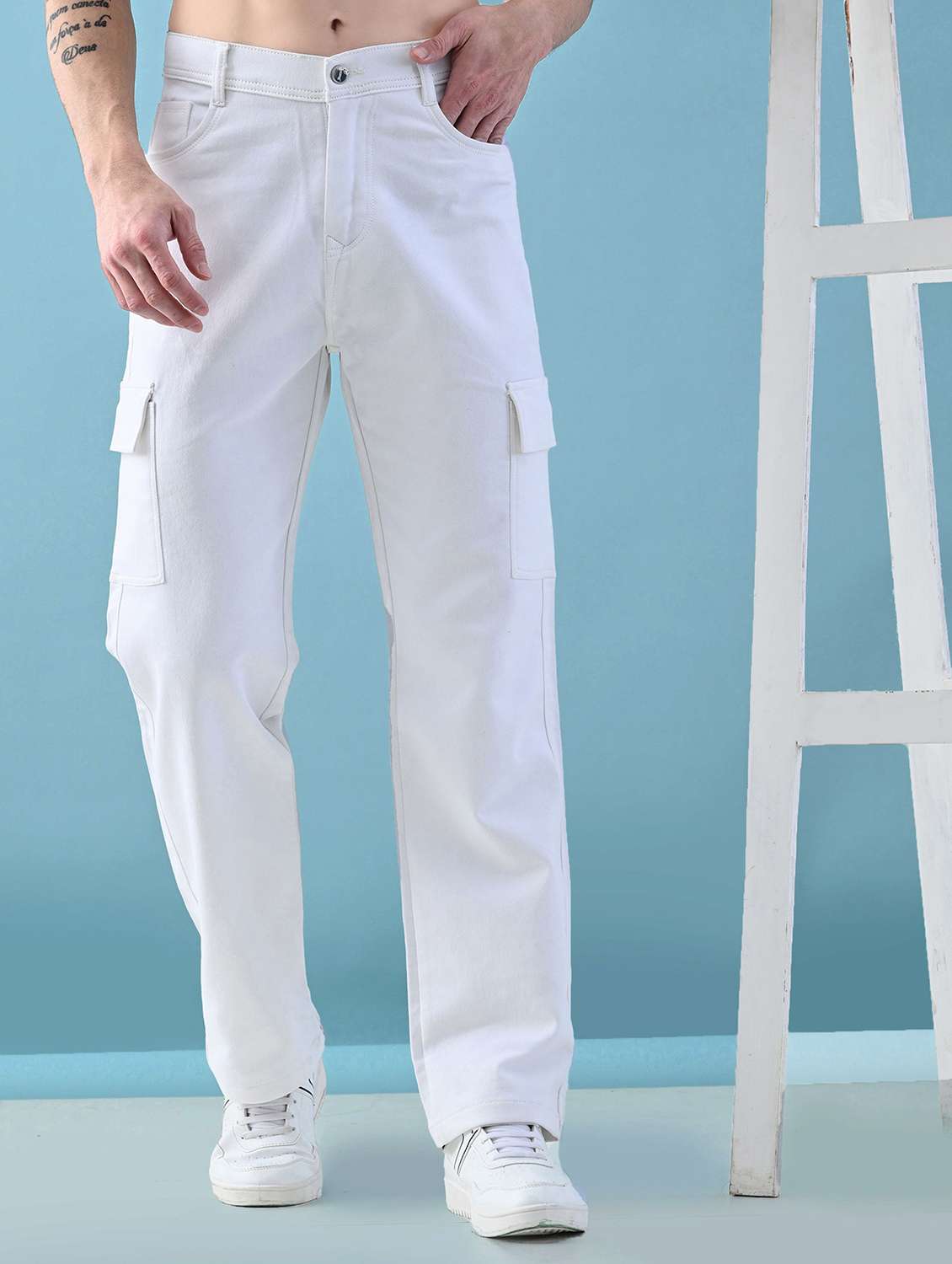 men solid mid rise regular fit cargo jeans