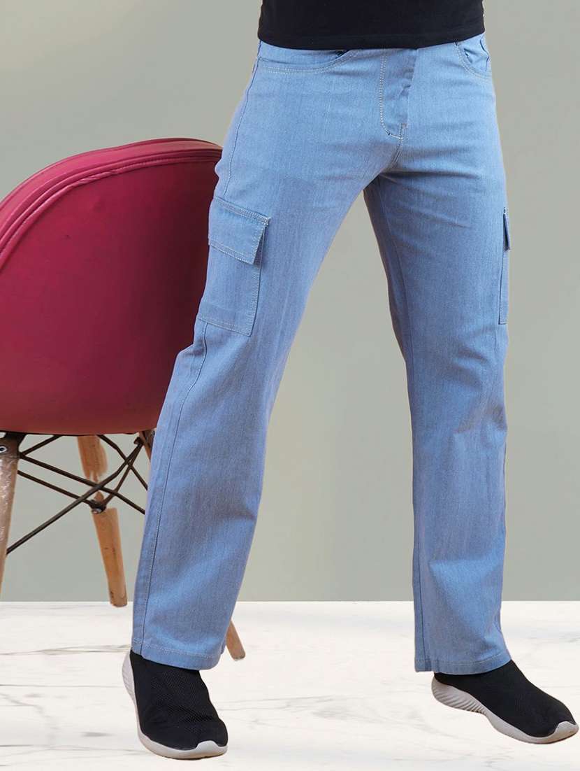 men solid mid rise regular fit cargo jeans