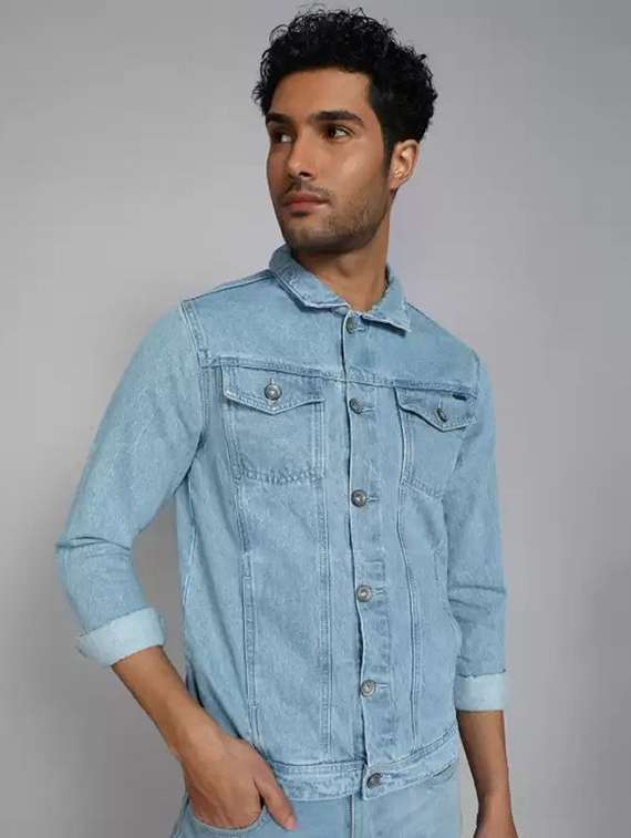 men washed long sleeves denim jacket