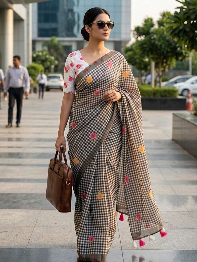 women printed casual wear saree with blouse
