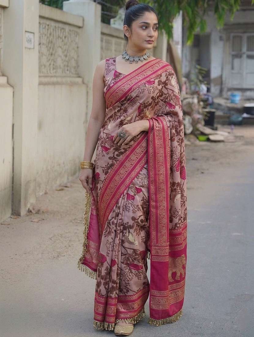 women printed bordered saree with blouse
