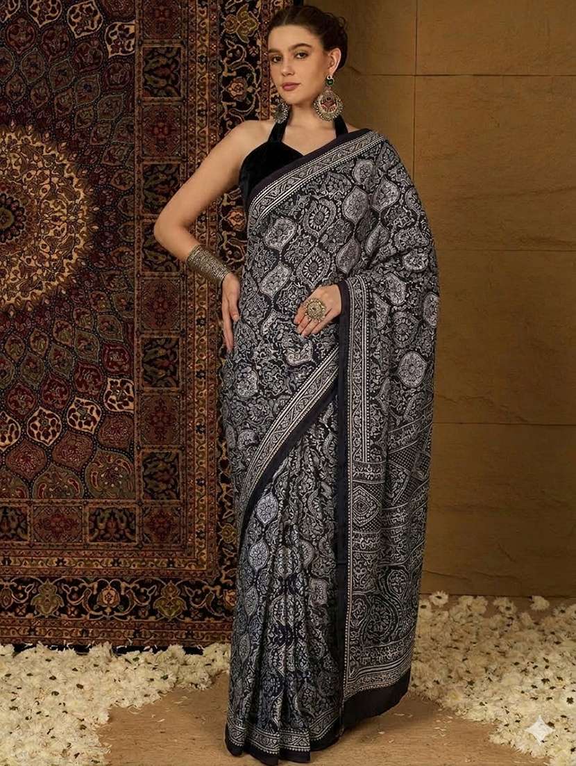 women printed casual wear saree with blouse