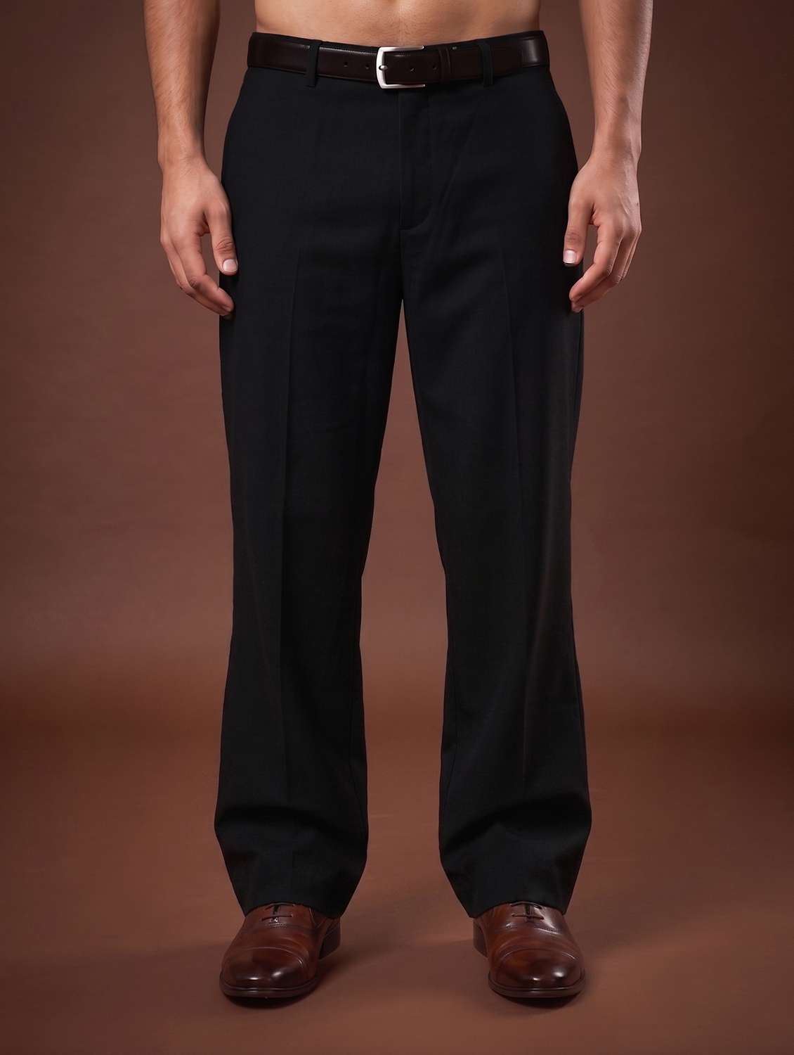 men solid mid rise flat front trouser