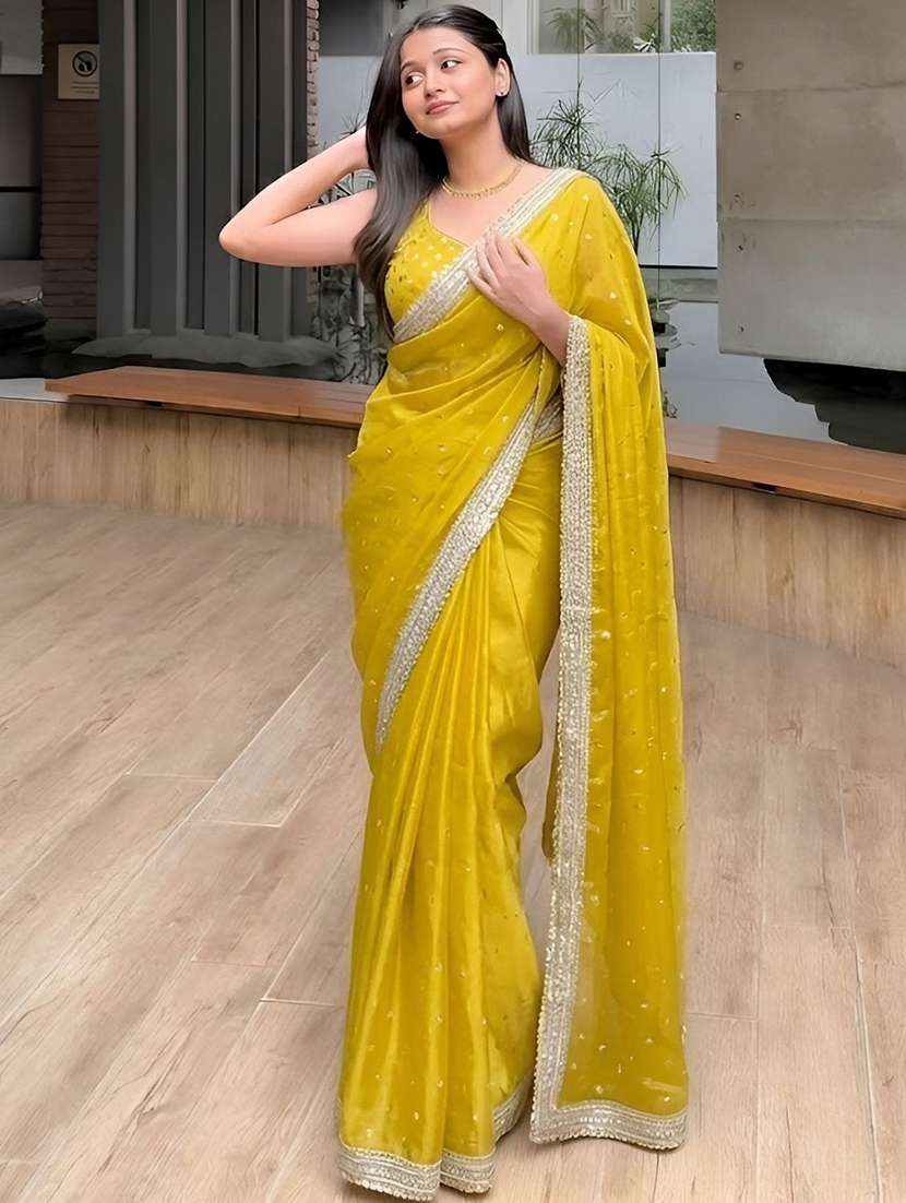 women self design bordered saree with blouse