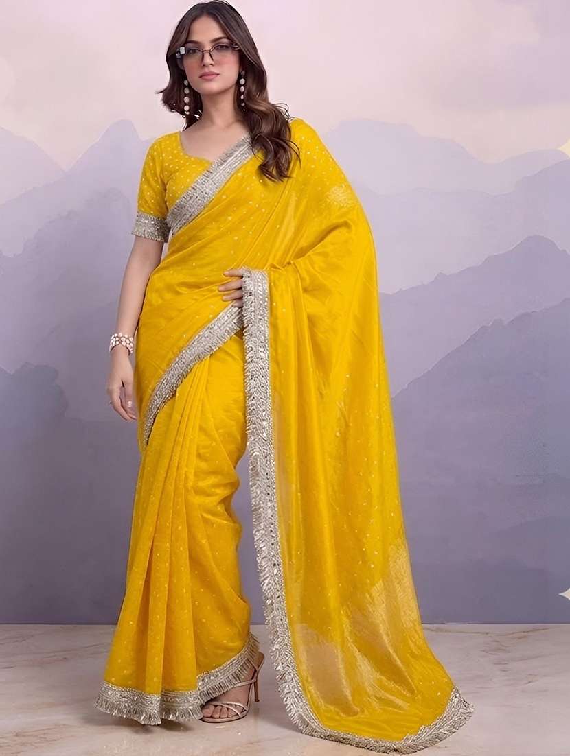 women self design bordered saree with blouse