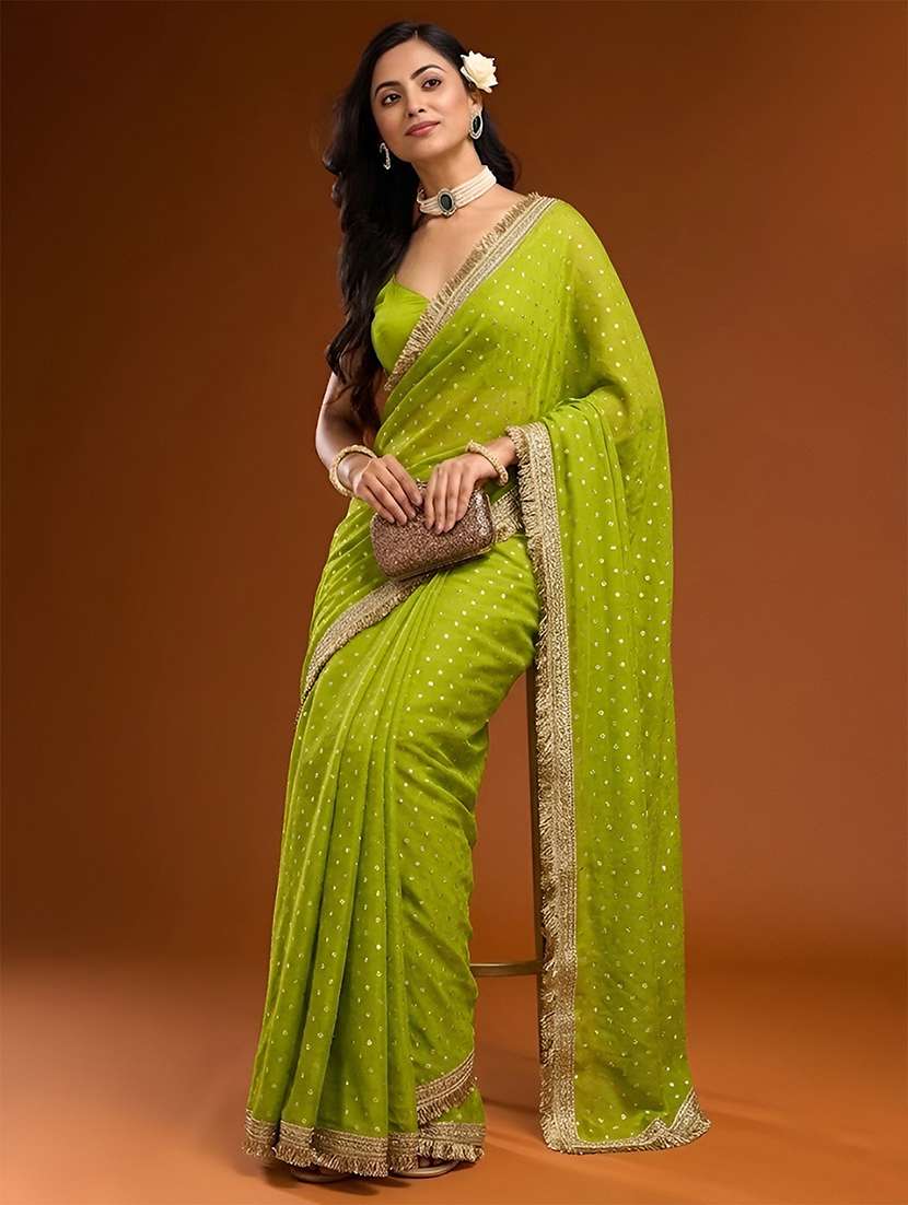 women self design bordered saree with blouse