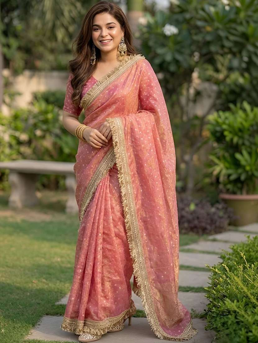 women self design bordered saree with blouse