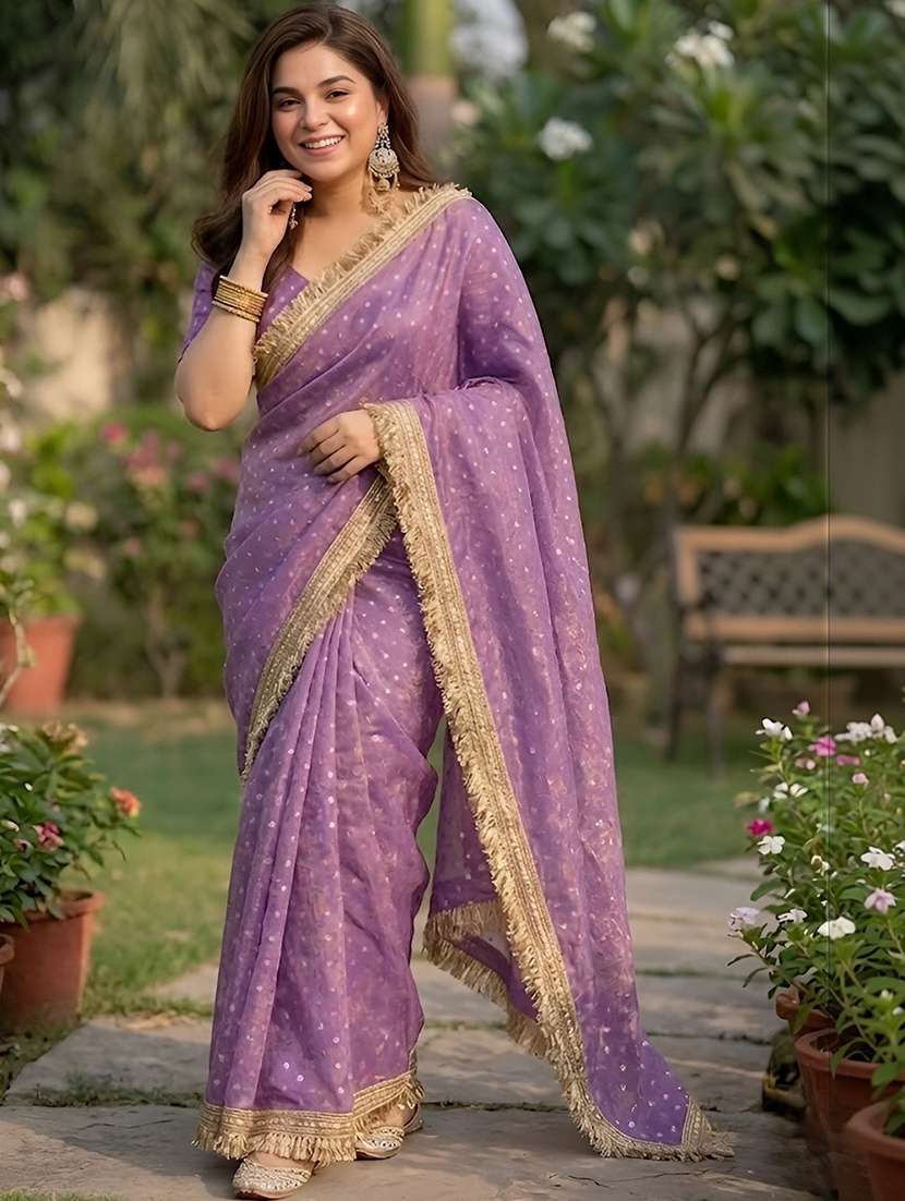 women self design bordered saree with blouse