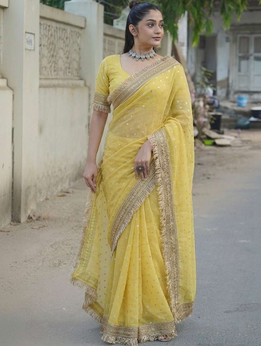 women self design bordered saree with blouse