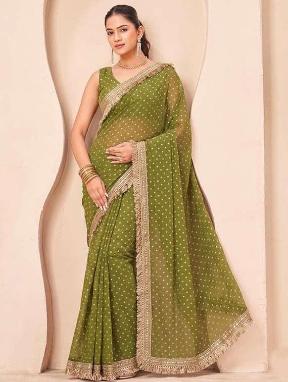 women self design bordered saree with blouse