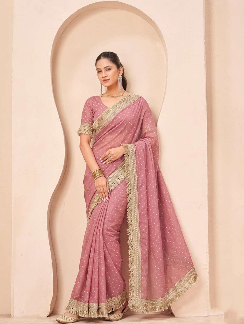 women self design bordered saree with blouse