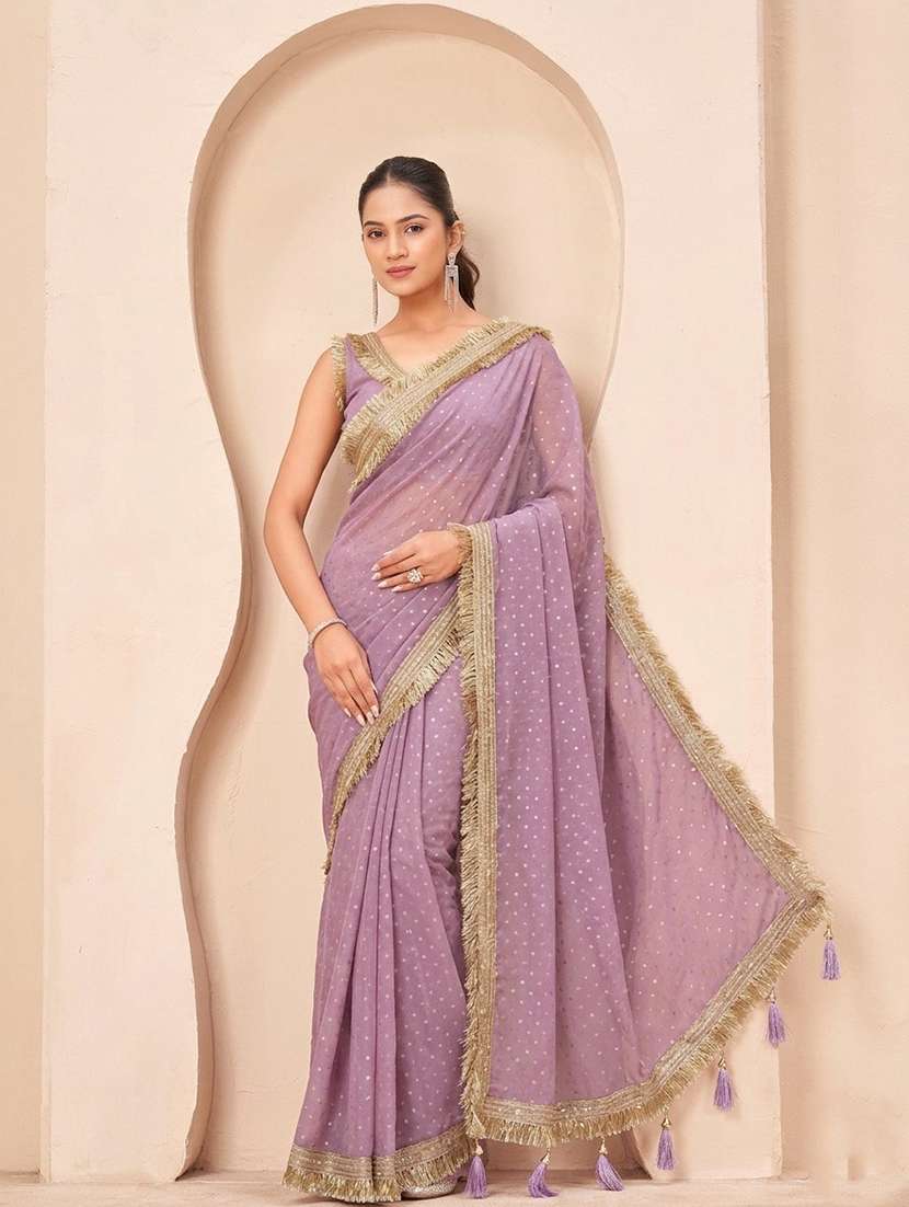 women self design bordered saree with blouse