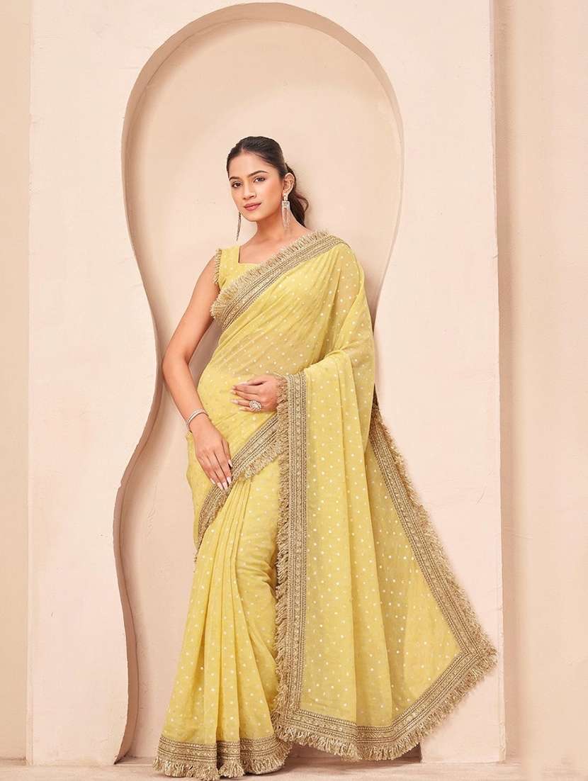 women self design bordered saree with blouse