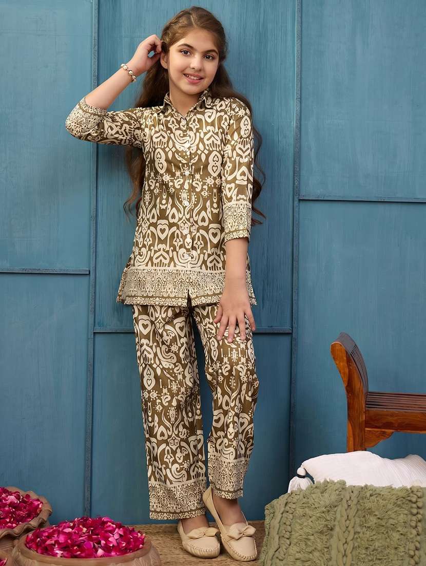 girls printed three quarter sleeves top and trouser co-ord set