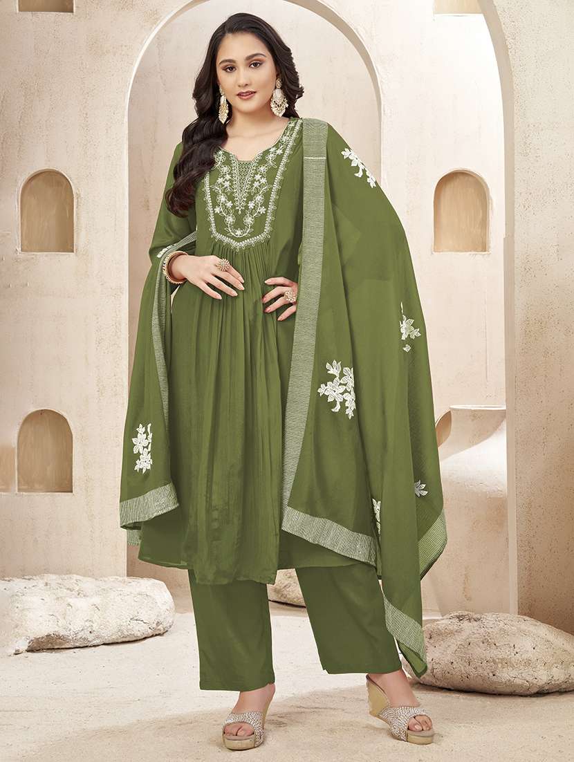 women embroidered three quarter sleeves kurta pant set with dupatta