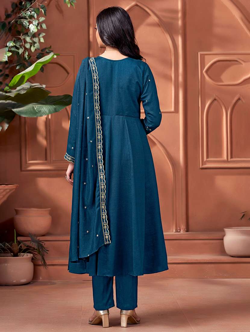 women embroidered long sleeves kurta pant set with dupatta - 22577438 -  Standard Image - 3
