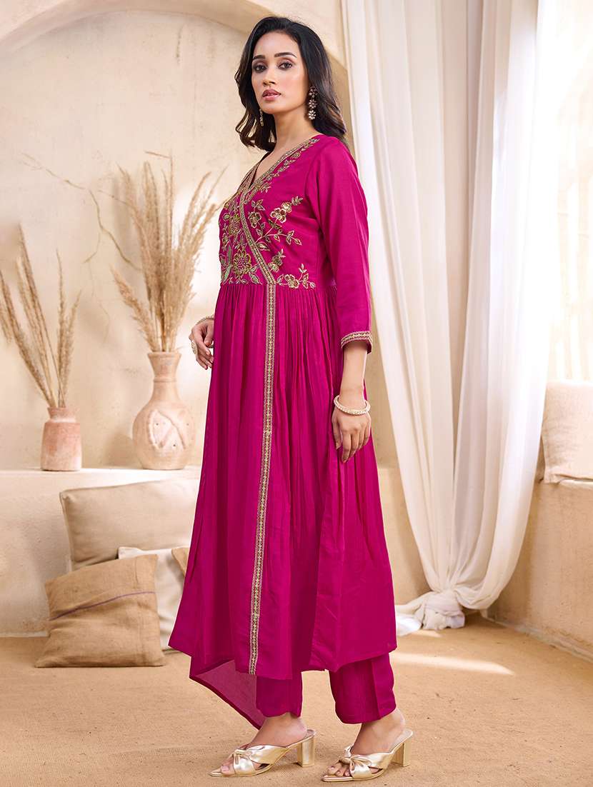 women embroidered three quarter sleeves kurta pant set with dupatta - 22577451 -  Standard Image - 3