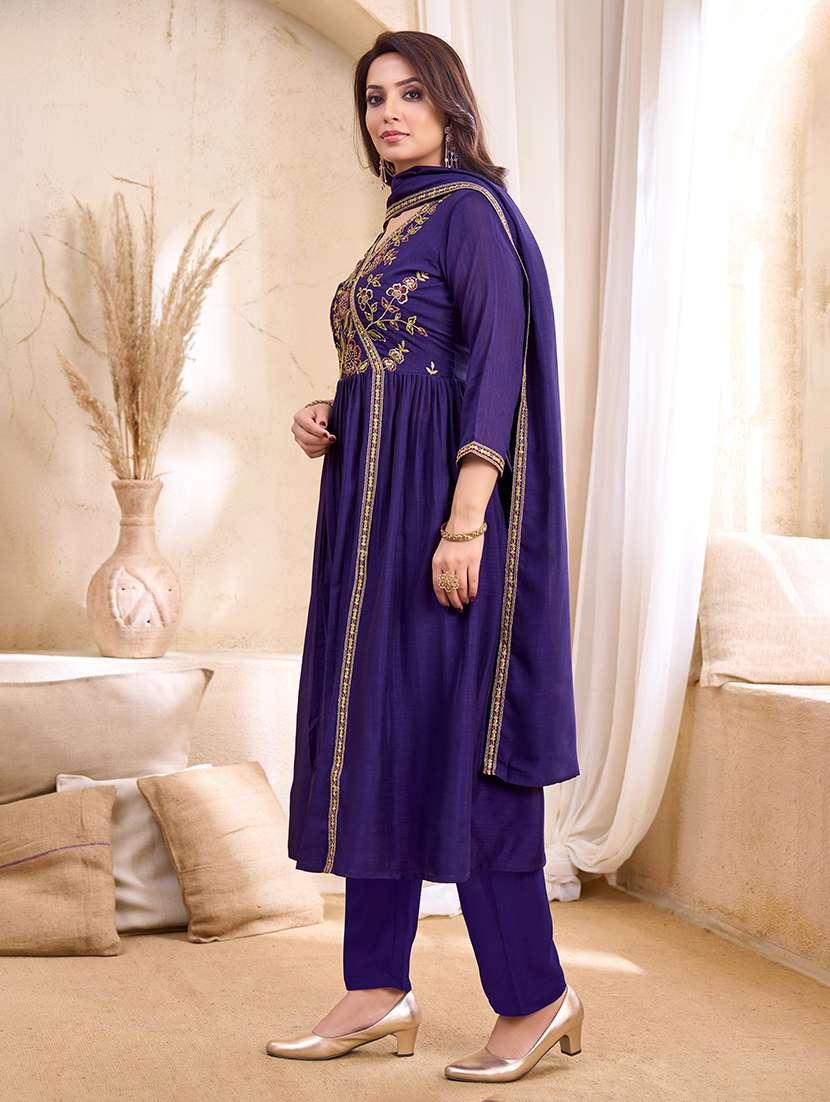 Women Embroidered Three Quarter Sleeves Kurta Pant Set With Dupatta - 22577452 -  Standard Image - 5