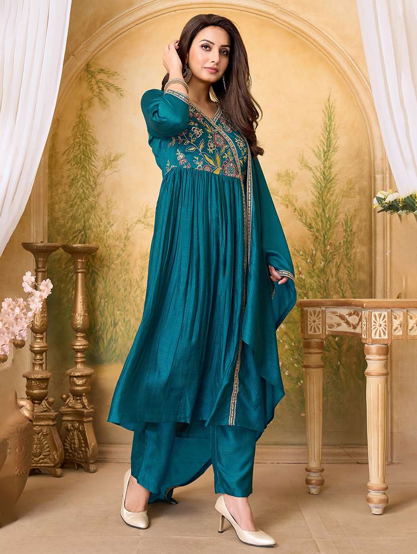 women embroidered three quarter sleeves kurta pant set with dupatta - 22577453 -  Standard Image - 3